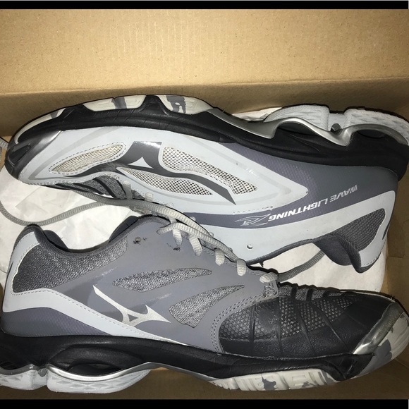mizuno wave lightning z3 silver